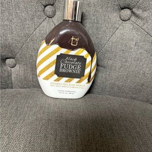 Black Chocolate Fudge Brownie Bronzer - Gold and White